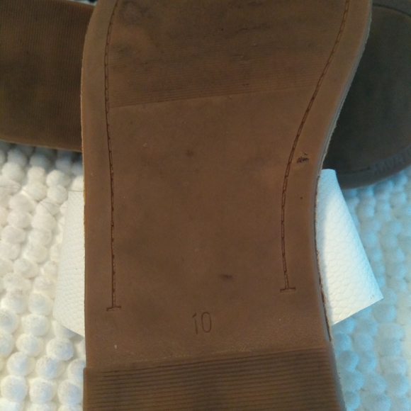 Old Navy flip flop sandals white - Picture 5 of 6